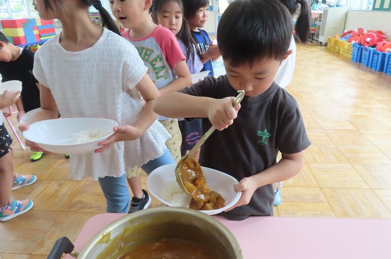 カレー盛り付け